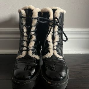 TORY BURCH BLACK PATENT SHEARLING LUG BOOTS, size 6